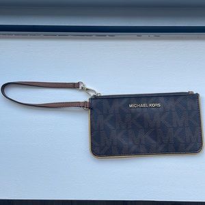 Michael Kors wristlet - great condition